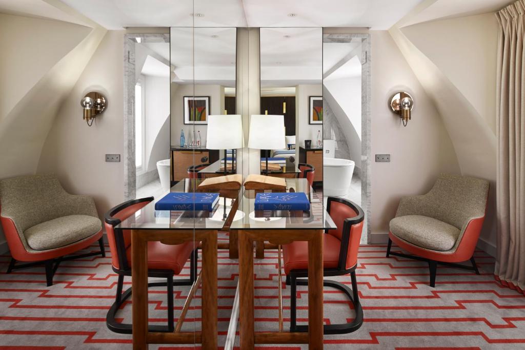 Junior Suite with Free Bottle of Champagne - Image 2