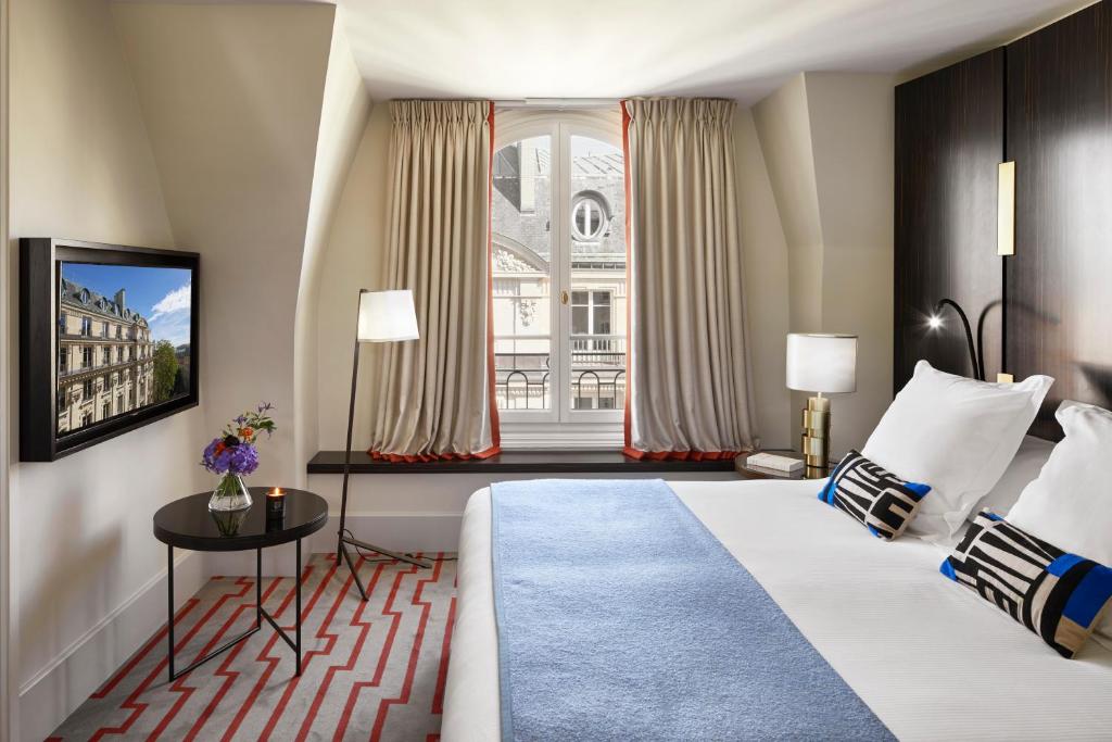 Junior Suite with Free Bottle of Champagne - Image 3