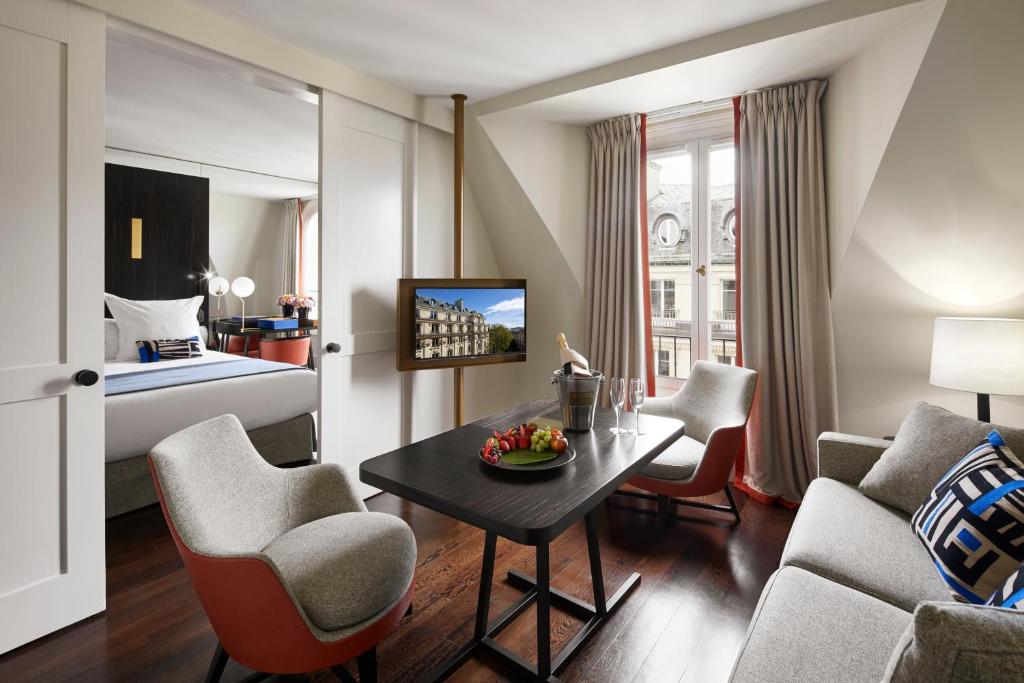 Junior Suite with Free Bottle of Champagne - Image 6