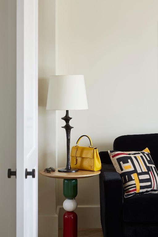 Suite with Free Bottle of Champagne - Image 13