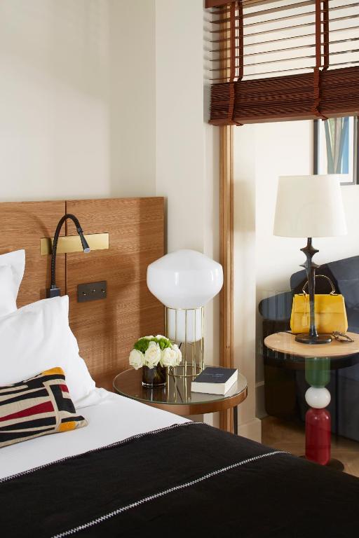 Suite with Free Bottle of Champagne - Image 14