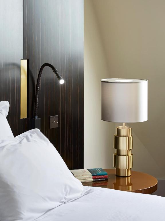 Suite with Free Bottle of Champagne - Image 18