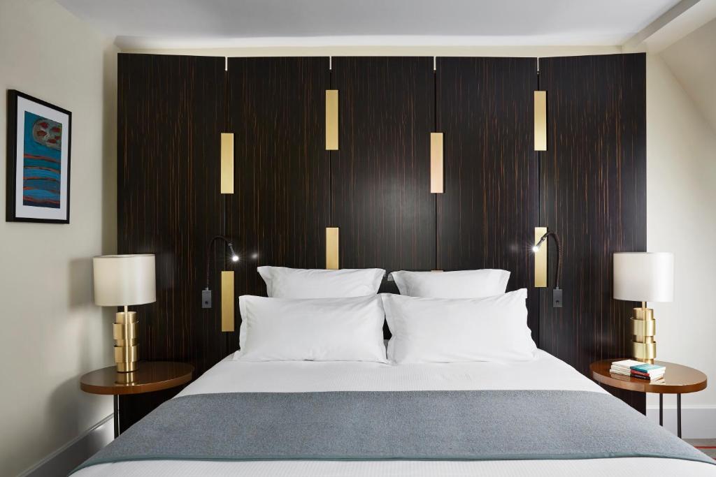 Suite with Free Bottle of Champagne - Image 19