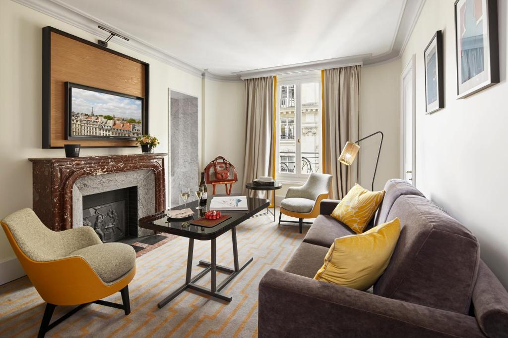 Suite with Free Bottle of Champagne - Image 2