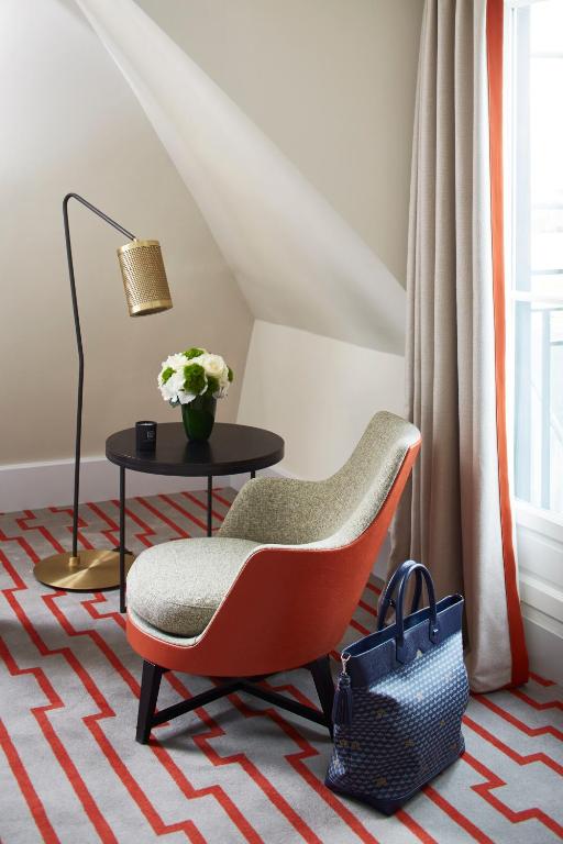Suite with Free Bottle of Champagne - Image 20