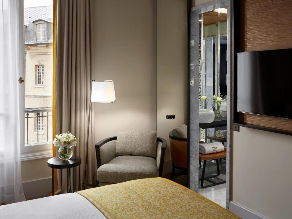 Superior Double Room - Image 5