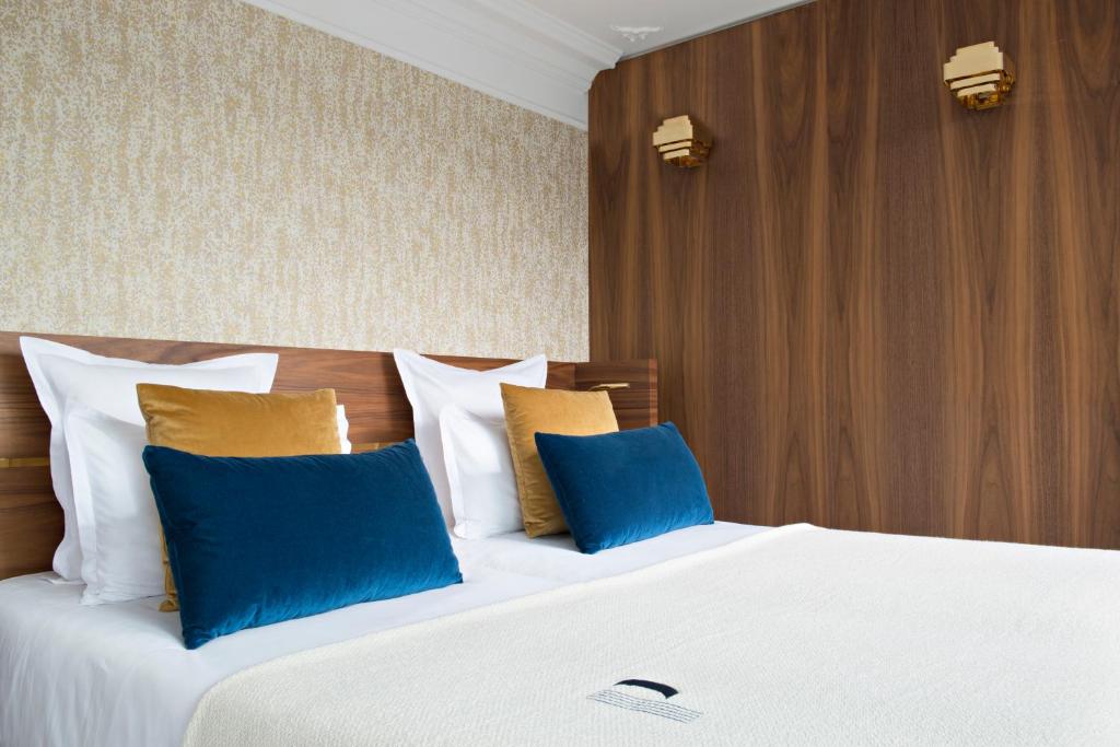 Deluxe Double Room with Terrace - Image 1