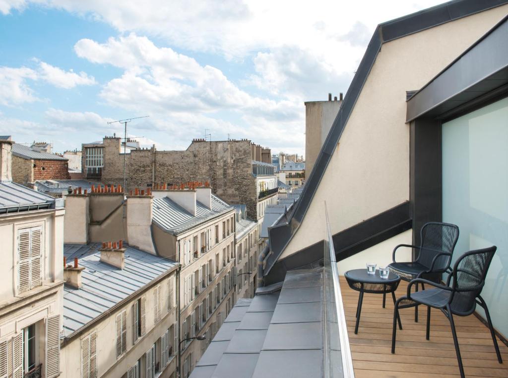 Deluxe Double Room with Terrace - Image 2