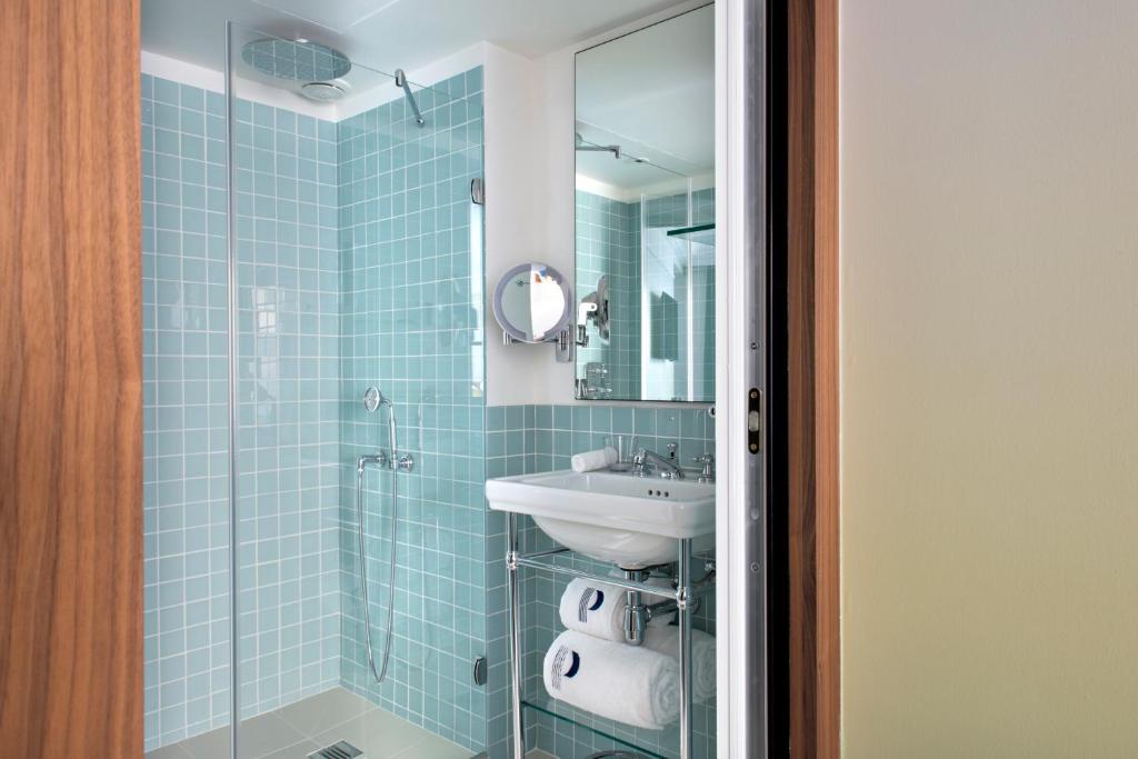 Superior Double Room - Image 6