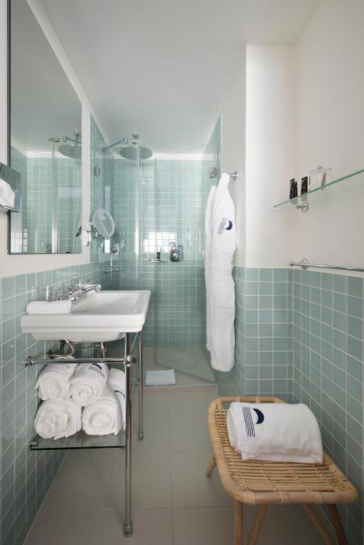 Superior Double Room - Image 7