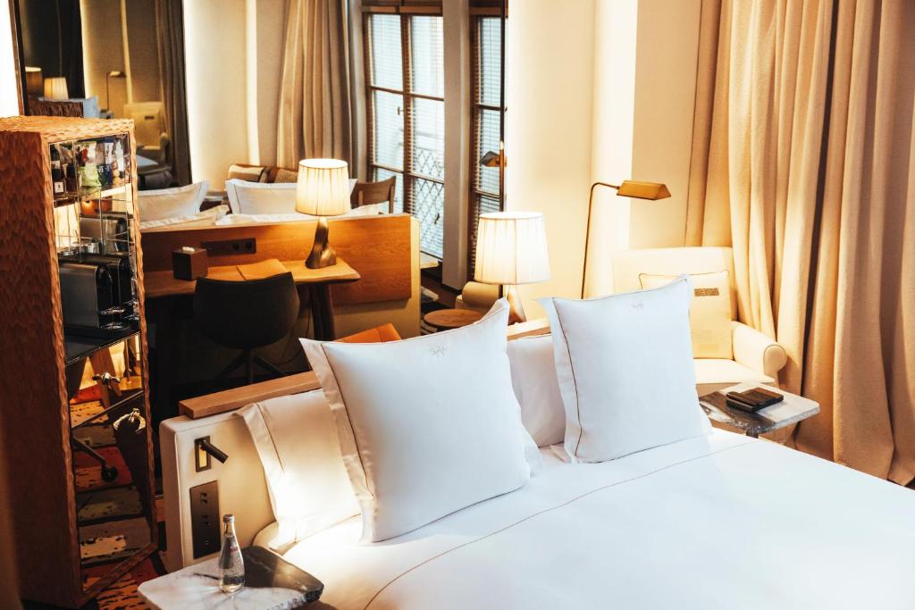 Deluxe King Junior Suite - Image 5