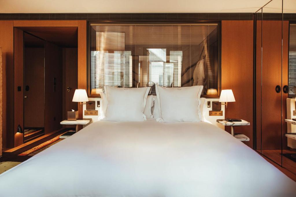 Deluxe King Room with Terrace - Image 1