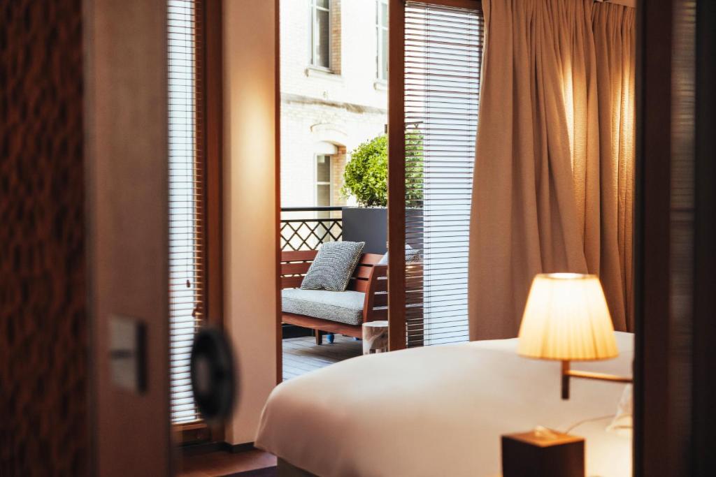 Deluxe King Room with Terrace - Image 2