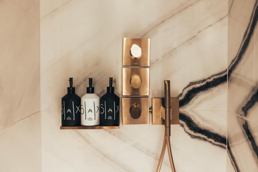 Deluxe Queen Room - Image 5