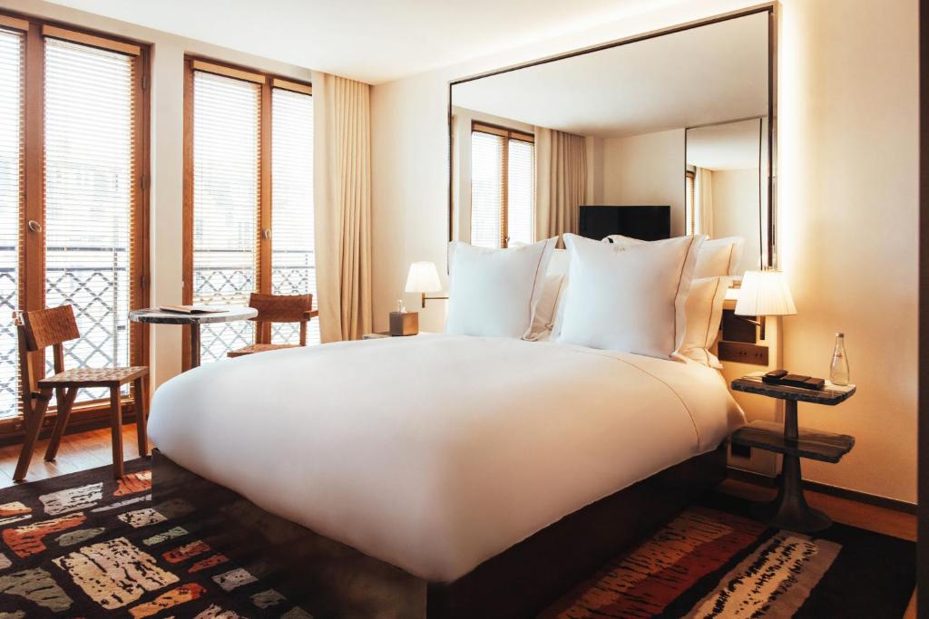 Deluxe Queen Room - Image 6