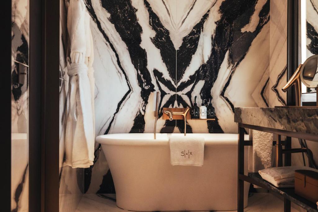 Junior Suite - Image 6