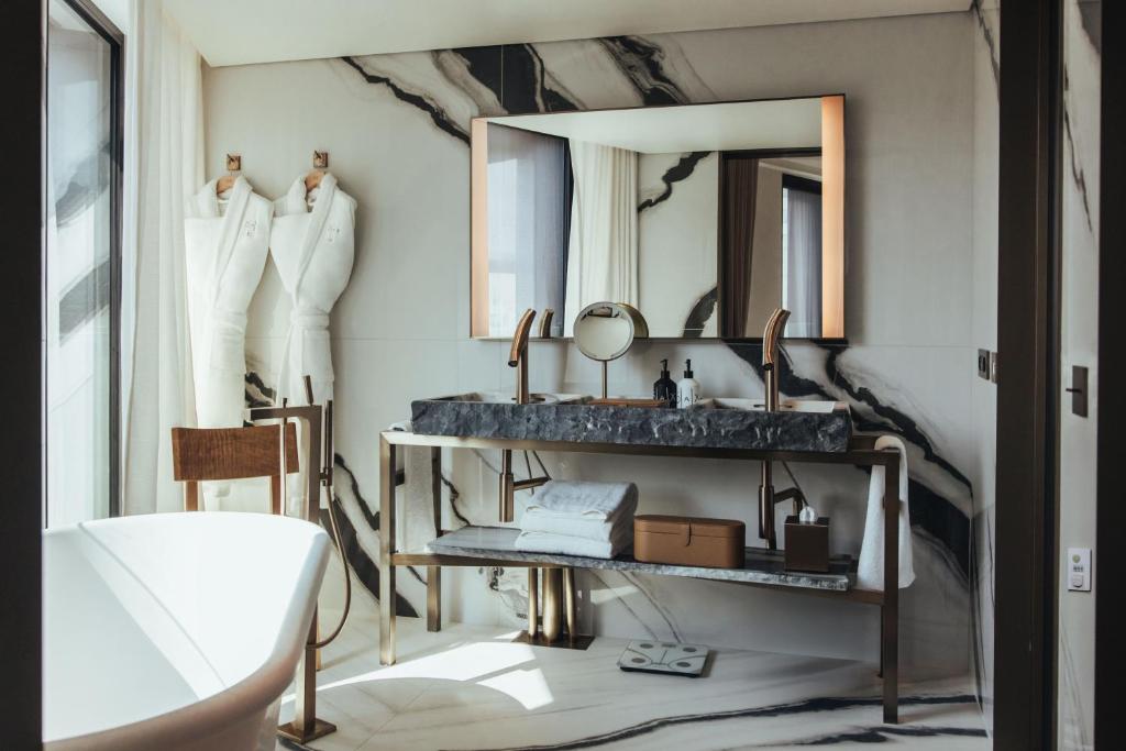 Prestige Junior King Suite - Image 1