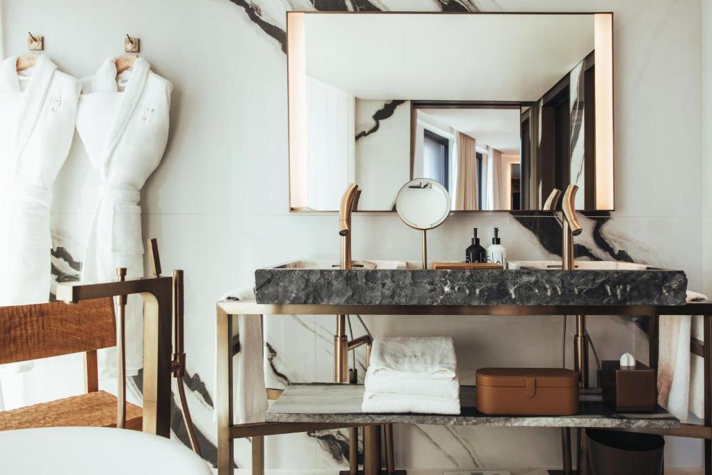 Prestige Junior King Suite - Image 3