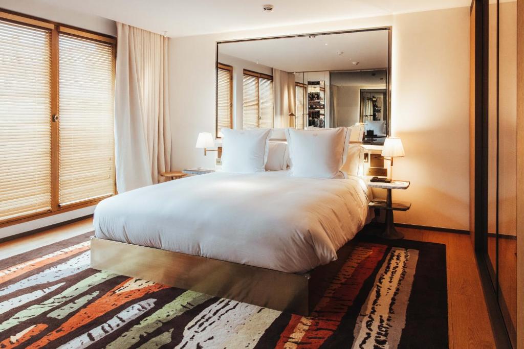 Prestige King Room - Mobility Accessible - Image 2