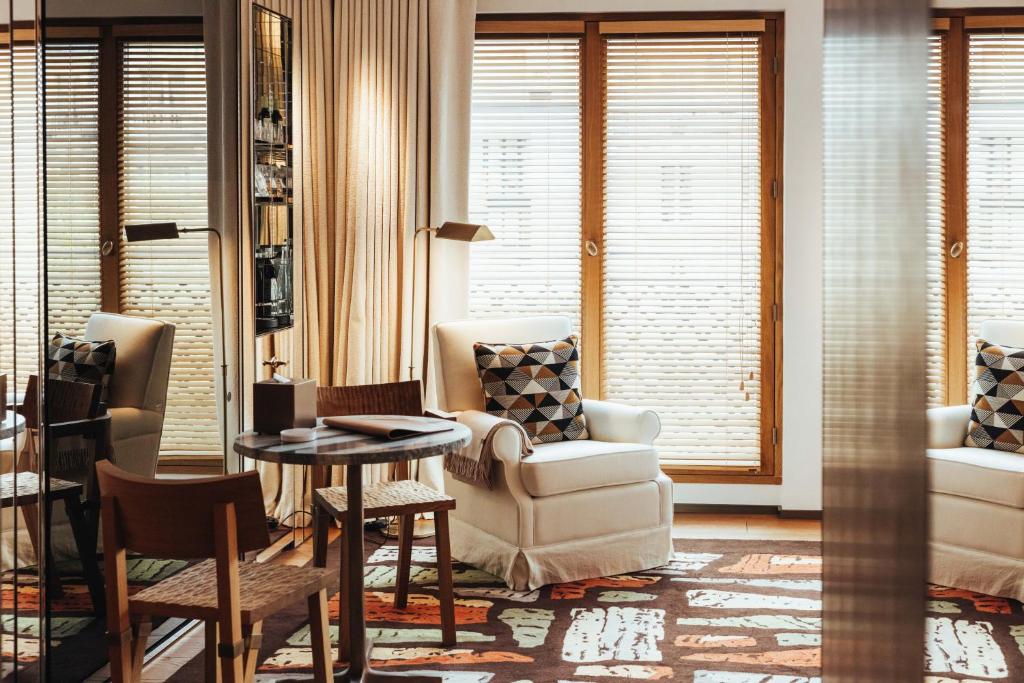 Prestige King Room - Mobility Accessible - Image 3