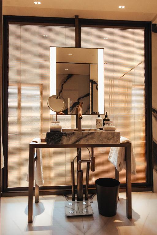 Prestige King Room - Mobility Accessible - Image 4
