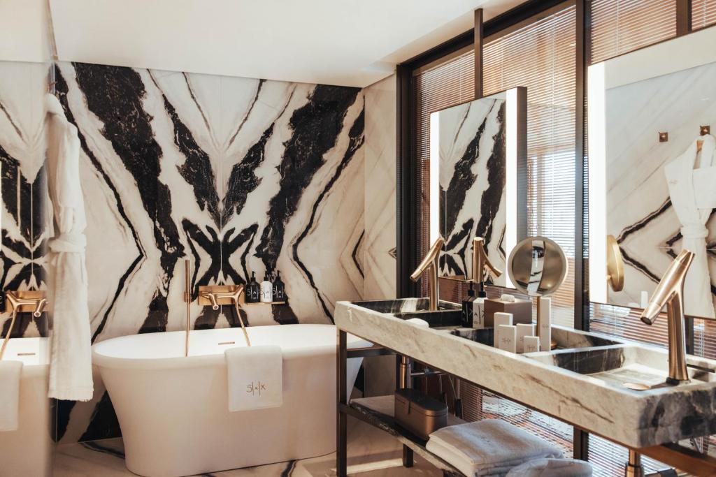 Signature Suite - Image 2