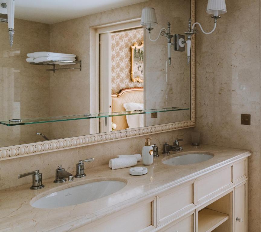 Junior Suite Parisienne - Image 2