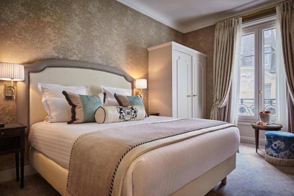 Deluxe Room - Image 1