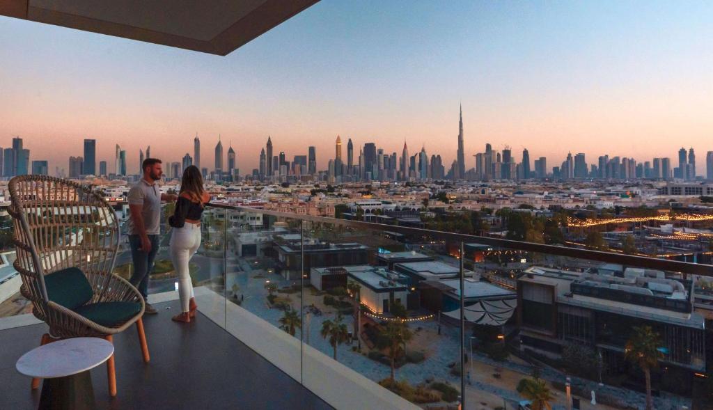 King Room with Balcony and Skyline View - Image 6