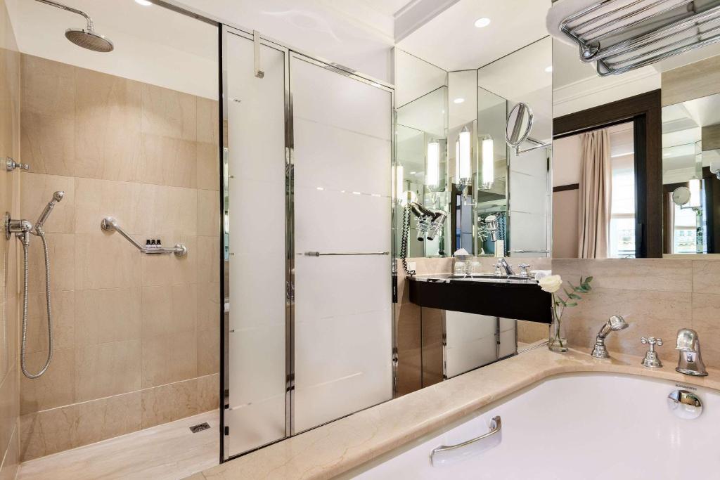 Premium Twin Room - Image 2