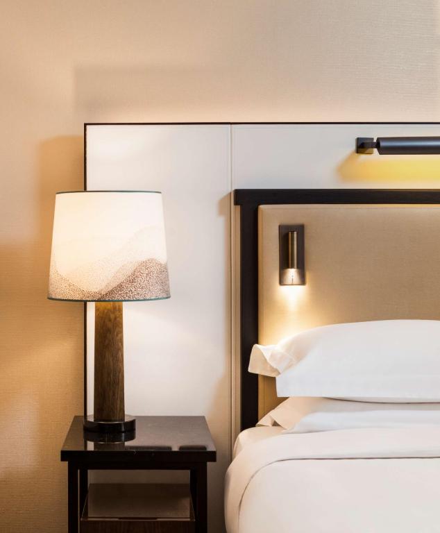 Premium Twin Room - Image 3