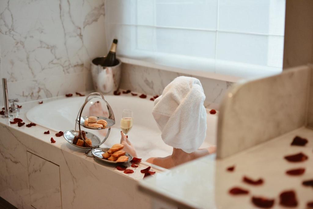 Presidential Suite - Image 11