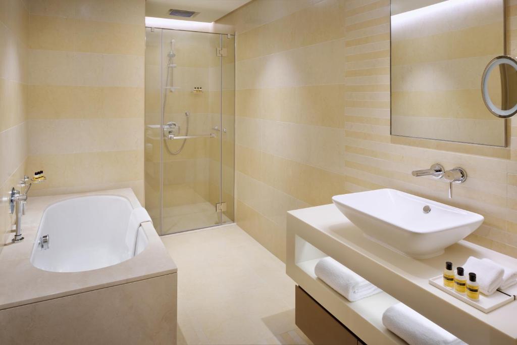 One-Bedroom Apartment with Kitchen - Image 5