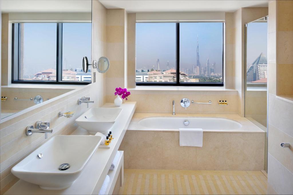 Three Bedroom Family Apartment with Kitchen - Image 2