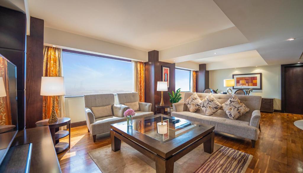 Executive Suite - Image 2