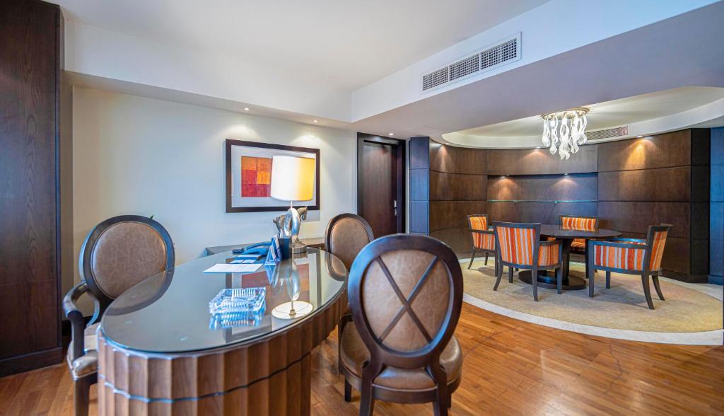 Executive Suite - Image 4