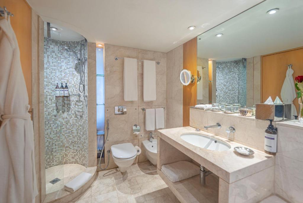 King Room - Club Access - Image 3