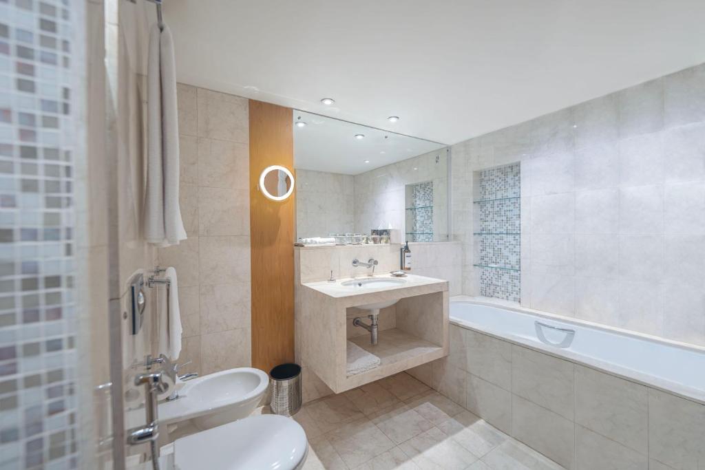 Twin Room - Club Access - Image 2