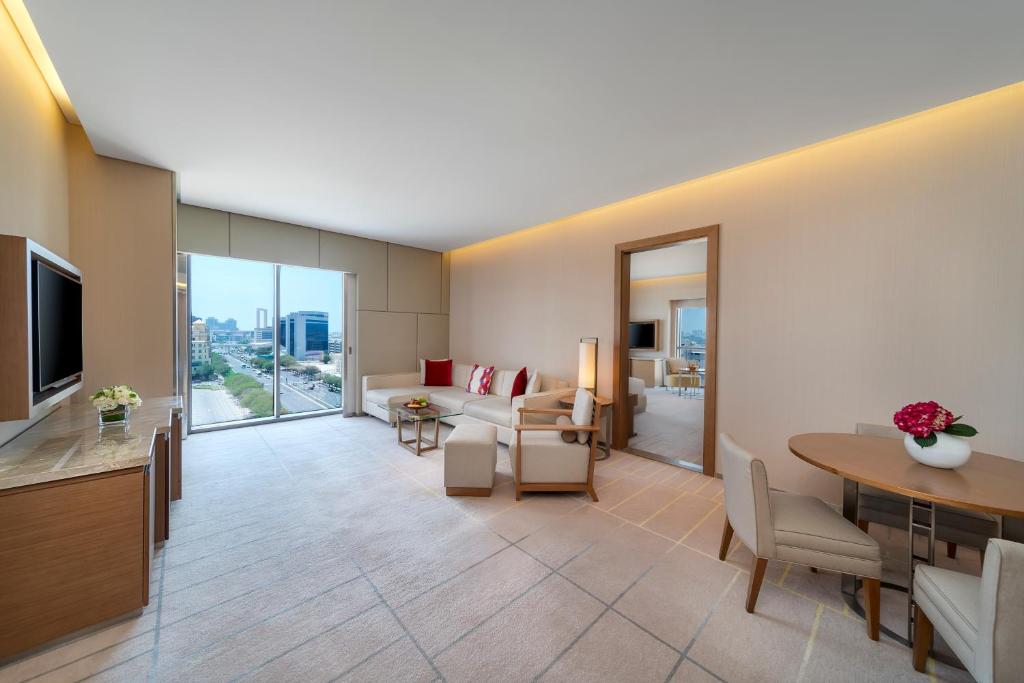 Executive Suite - Image 3