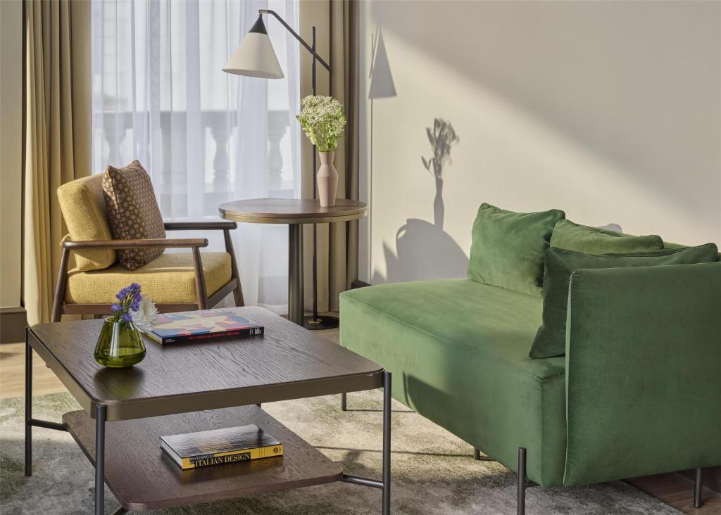 Executive Suite with City View - Image 6