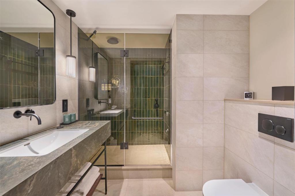 Executive Suite - Image 10
