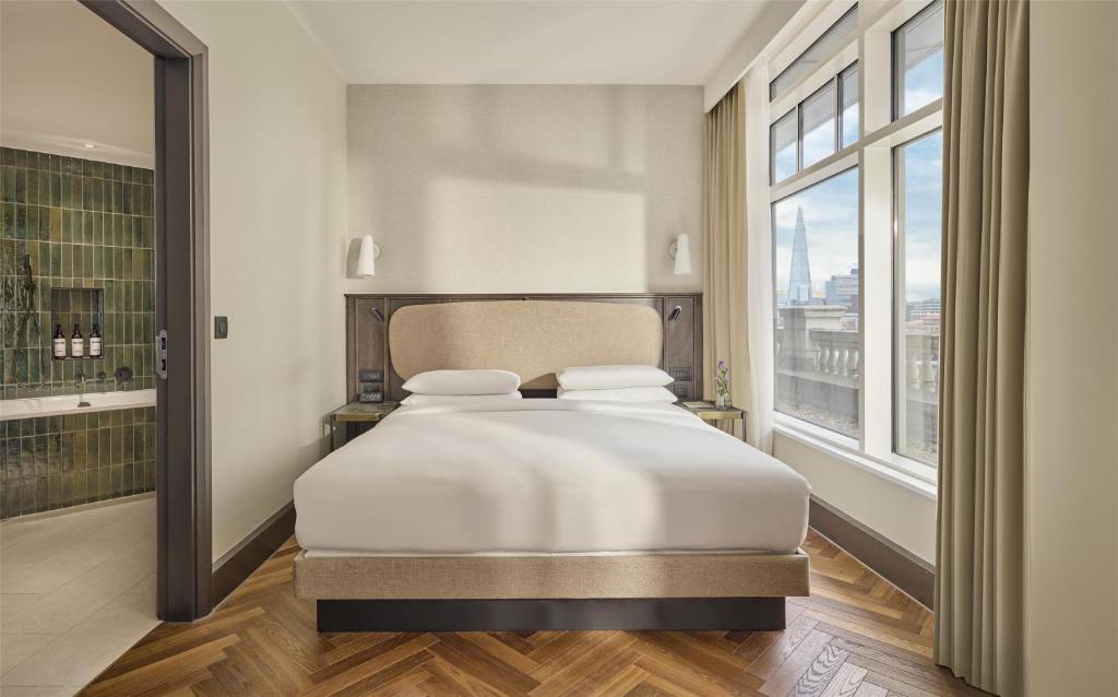 Executive Suite - Image 14
