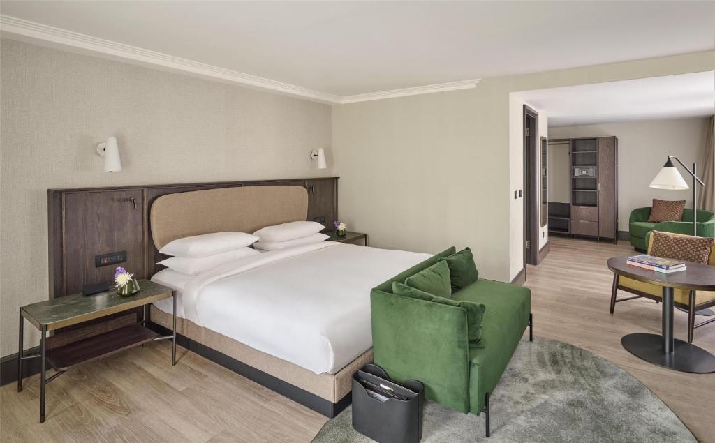 Executive Suite - Image 15