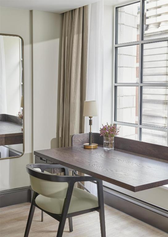 Executive Suite - Image 5