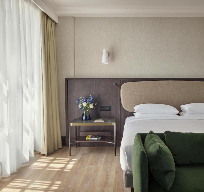 Executive Suite - Image 6