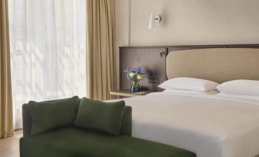 Executive Suite - Image 7