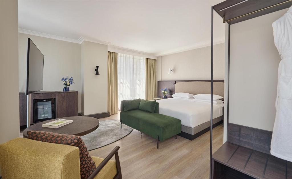 Executive Suite - Image 8