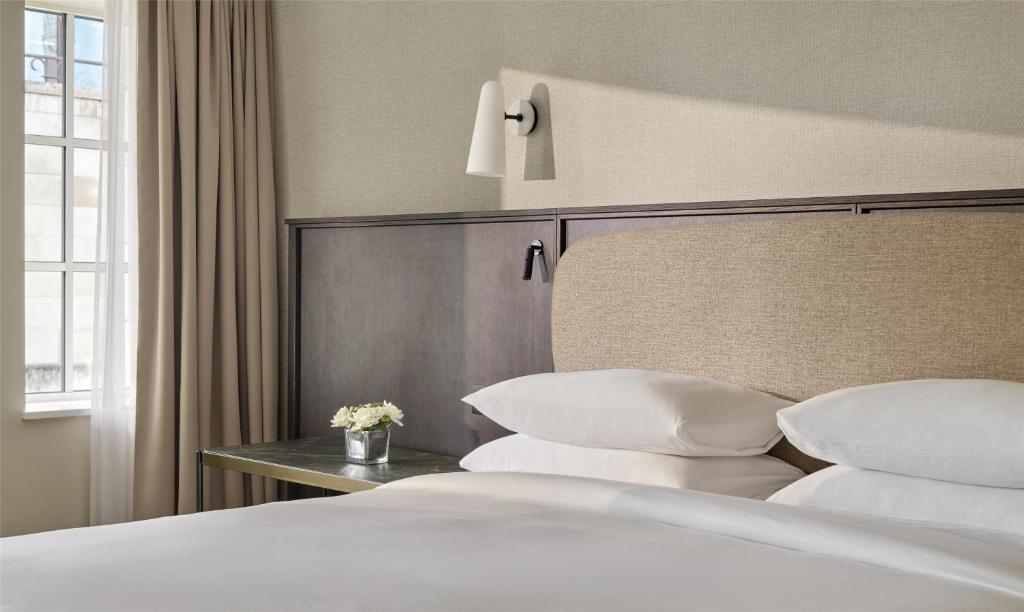 Executive Suite - Image 9