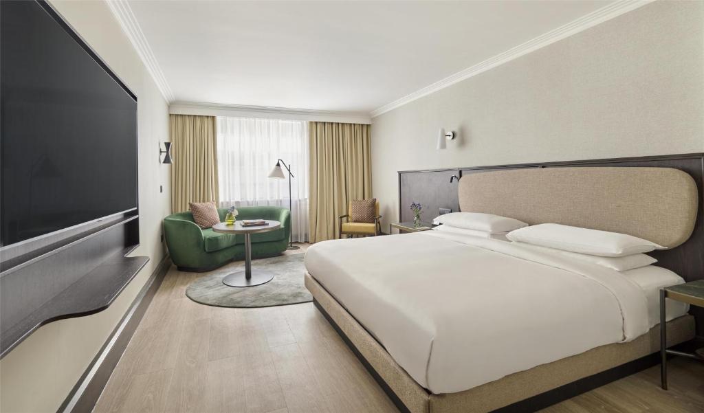 King Room - Club Access - Image 11