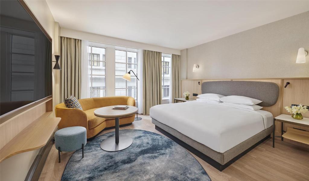 King Room - Club Access - Image 2